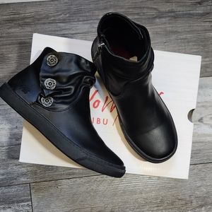 BlowFish Malibu Unisex-Child Pava-K Fashion Sneaker Bootie-Black Eastwoo…